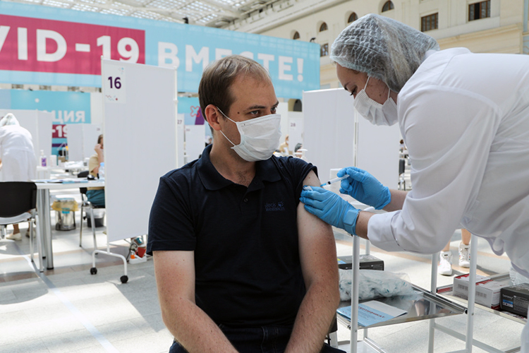 Жаворонков: «Отойдите от цифры в 60 процентов вакцинированных! Надо выйти на 80–90!»