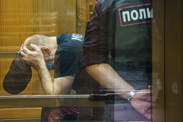 Зузлин услышал свой приговор лишь 8 лет спустя. Его признали виновным в четырех убийствах и приговорили к 18 годам строгого режима