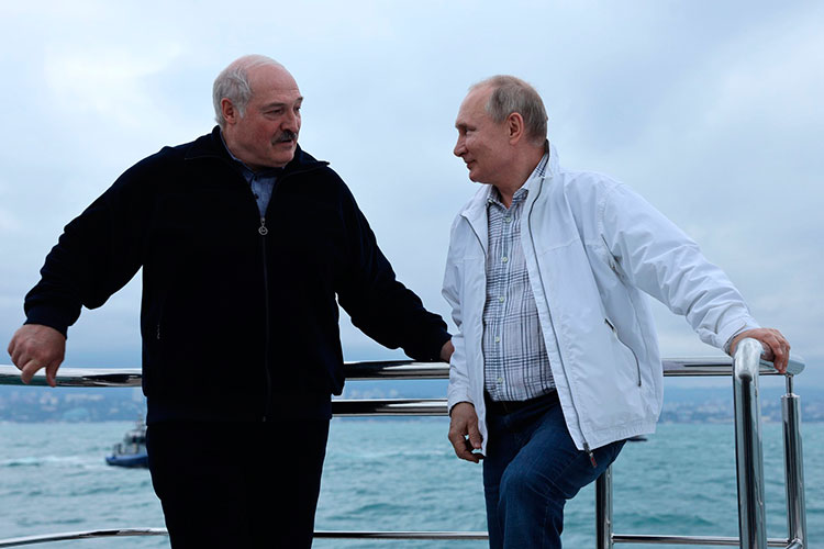 «Базовый прогноз — в отношениях будет статус-кво. Но из-за изоляции на Западе, пока у власти будет Лукашенко, экономическая зависимость Белоруссии от России будет расти»