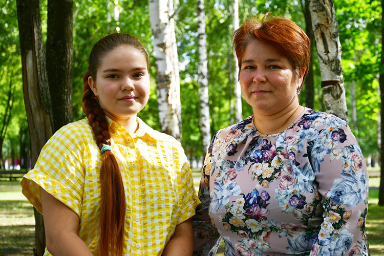 Рузиля — младшая дочь в семье Гульнары и Ильдара Валиевых. Ей 13 лет. У нее редкое генетическое заболевание — первичный иммунодефицит, любая инфекция для девочки смертельно опасна