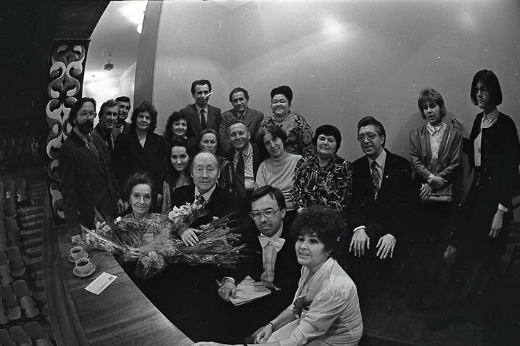 Композитор Рустем Яхин (первый ряд, второй слева) в Казанской государственной консерватории. Октябрь 1991 г.