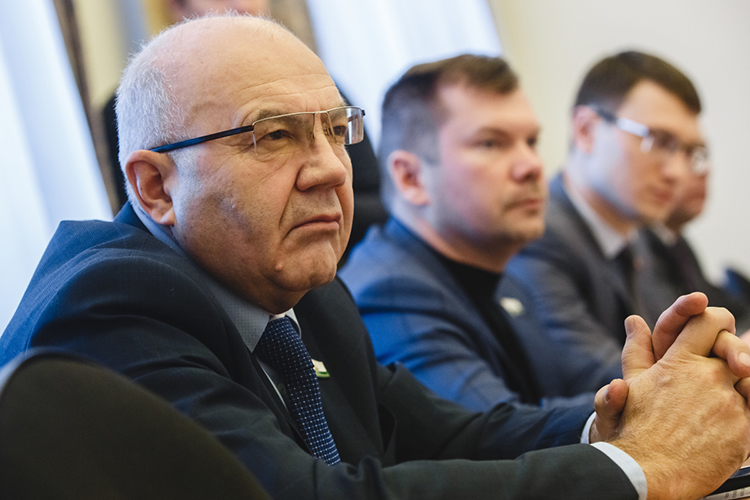 Депутат Госсовета РТ Фадбир Сафин заявлен от КПРФ и по Приволжскому одномандатному округу. В 2020 году он заработал 4,3 млн рублей