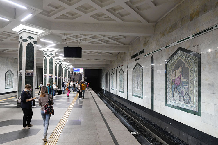 Для дополнительной подсветки в метро проложили новые кабельные линии, установили светодиодные светильники. Расходы составили 1,4 млн рублей, а ежегодная плата за электричество вырастет на 350 тыс. рублей
