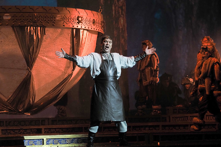 Звезда татарской эстрады Филюс Кагиров продолжает осваивать оперную сцену