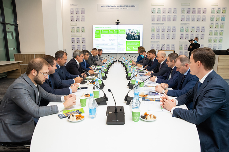Накануне рабочая поездка заместителя председателя правления ПАО «Газпром» Олега Аксютина на татарстанский нефтегазохимический форум-2021 продолжилась совещанием по научно-техническому сотрудничеству «Газпрома» и университета Иннополис