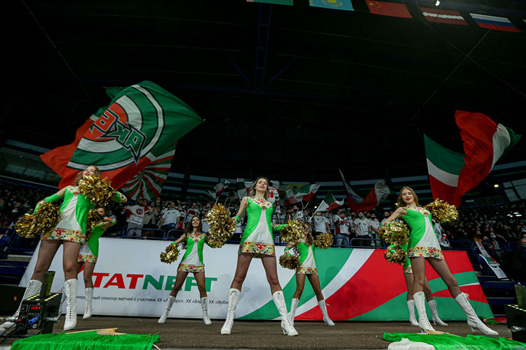 Группа поддержки выступает в Казани еще с 1998 года и за 23 года стала важным атрибутом похода на хоккей