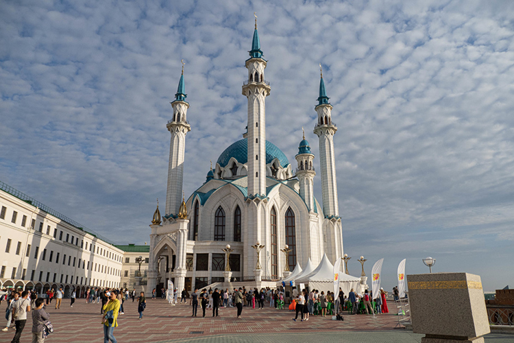 В самом Татарстане живет 2 млн татар, то есть менее 50% от общероссийской численности в 5,3 миллиона человек