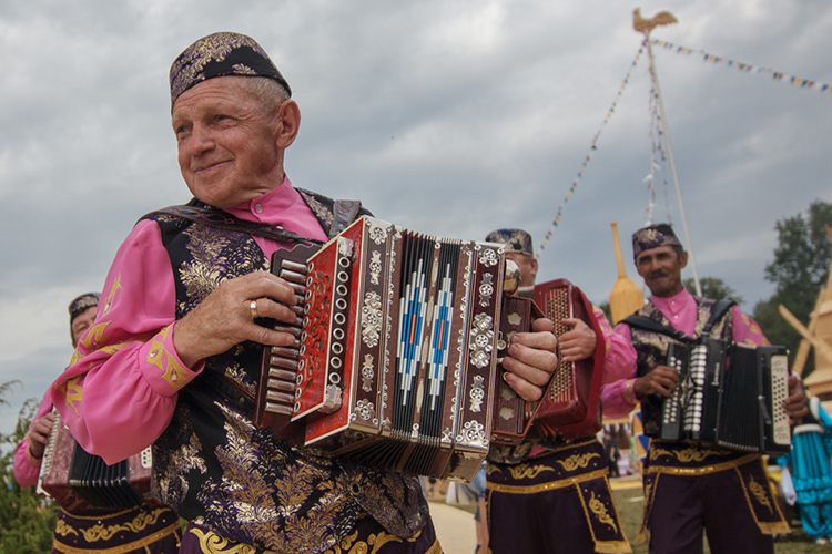 «Не знаем родного языка, значит, будем танцевать»: легко ли быть татарином за пределами Татарстана?