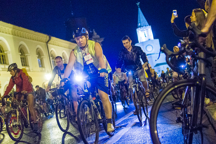 В ночь с 25 на 26 сентября улицы Казани заполнят велосипедисты — участники «Ночного велофеста»