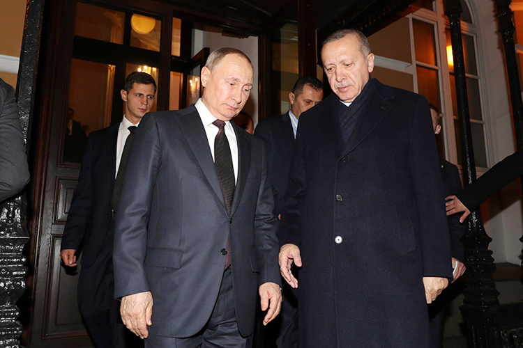 Канал «Пул N3» отмечает, что продемонстрированная президентом Турции Реджеп Тайип Эрдоганом антироссийская позиция за неделю до встречи с Владимиром Путиным правильна и выгодна