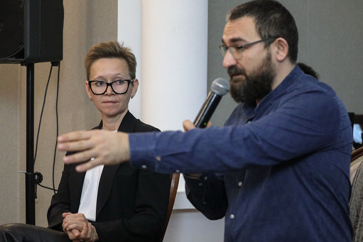 «Я начинал, читал, мне становилось плохо, выбрасывал книгу...»