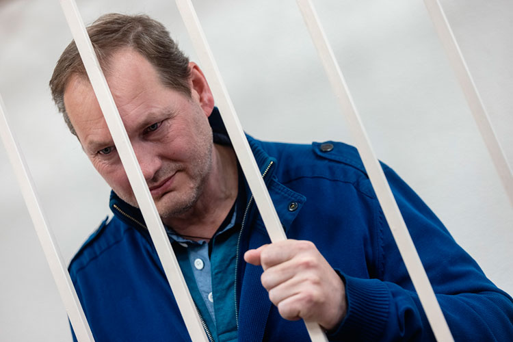 Замглавы МЧС РТ Олег Степущенко, которого обвиняют в злоупотреблении должностными полномочиями, растрате и мошенничестве, провел последние 12 дней в СИЗО