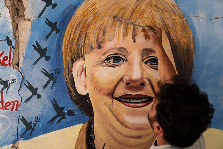 «Надо признать, что госпожа Ангела Меркель очень хитрый и талантливый политик, она прошла хорошую ГДРовскую школу манипуляций. И она сделала все, чтобы после нее у ХДС/ХСС не осталось сильных лидеров»