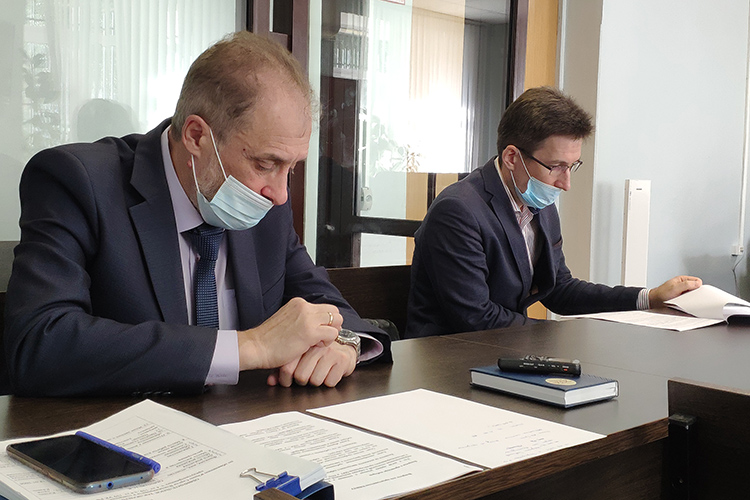 Адвокаты Юшко Александр Погодин и Олег Шемаев скрупулезно почти час выясняли у Нургалиева формальные моменты
