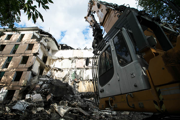 В 2020–2021 году аварийными были признаны еще 60 домов — и после того, как их снесут, Казань избавится от этих горяче-плачущих точек