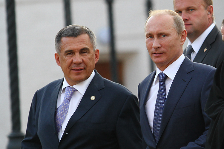 Рустам Минниханов сегодня поздравил Путина «от себя лично и от всего многонационального народа Татарстана»