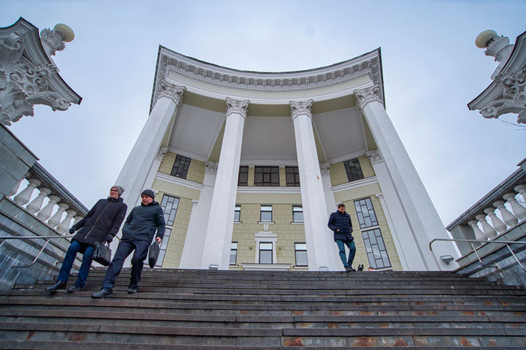 Настоящим пионером в спорах с УК «ПЖКХ» стал Казанский федеральный университет — именно вуз первым стал добиваться особых условий договора через суд