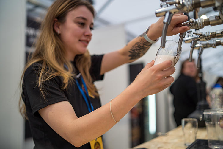 «По проспекту едешь – все в пиве, в пиве, в пиве…»: Коробченко требует поприжать «алкобаронов» в Челнах