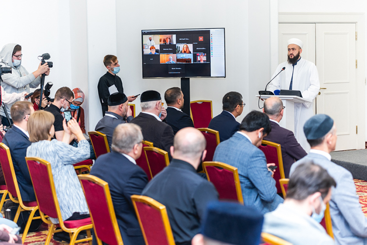 По словам Камиль хазрата, совсем не случайно, что теологическая конференция проходит в Казани в преддверии празднования 1100-летия официального принятия ислама Волжской Булгарией