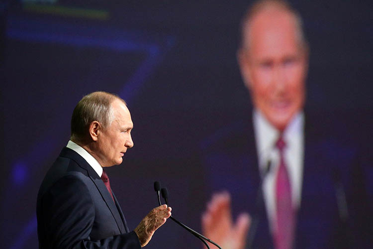 «Занижать статистику и приукрашивать картину – опасно и безответственно!»: Путин ввел нерабочую неделю