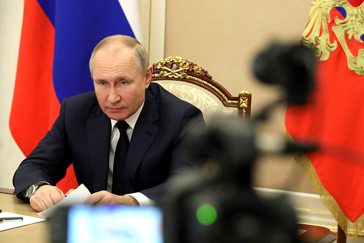 Владимир Путин поддержал введение нерабочих дней. При этом главы регионов могут установить их как раньше, так и продлить