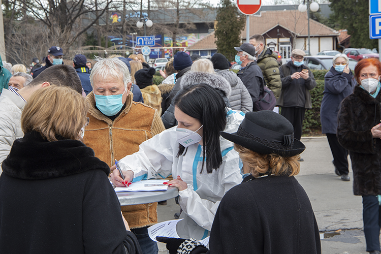 Одно из самых популярных в России направлений вакцинного туризма — Сербия, она принимает наших соотечественников без визы