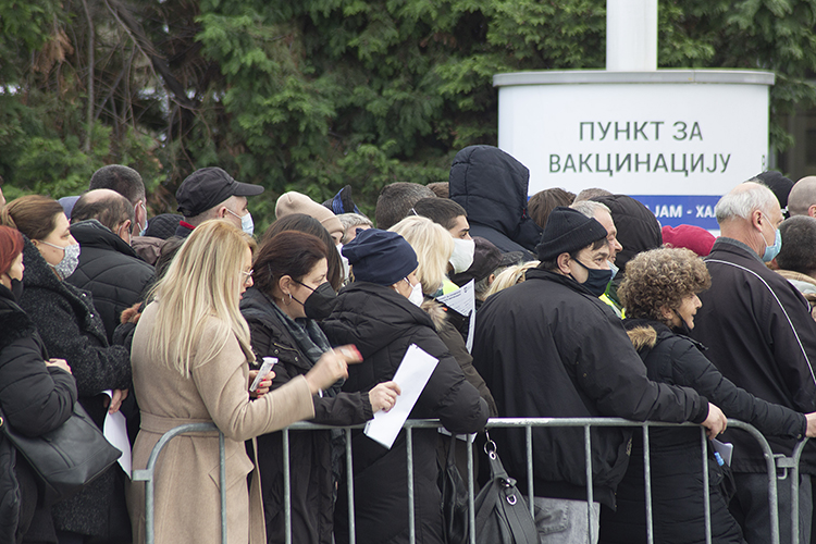 Любопытно, что туристам предлагается впечатляющее для граждан России разнообразие вакцин: двухкомпонентные Pfizer, AstraZeneca, Moderna, включая китайские Sinopharma, Sinovac, либо однокомпонентная Jonson