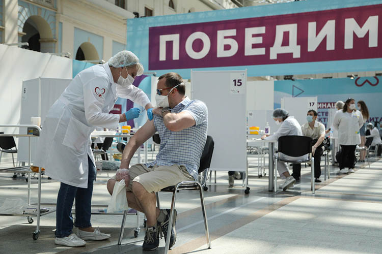 «Число вакцинированных в России будет расти — это неизбежно. Стоит вспомнить, что мы фактически первыми создали вакцину от коронавируса»