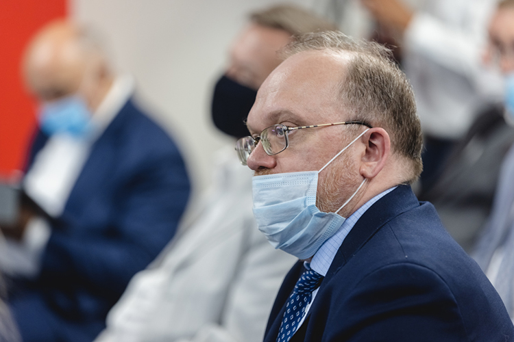 «Это важнейший толчок к переходу от меди»: Нурутдинов за два года подключил к сети 3,5 тысячи соцобъектов