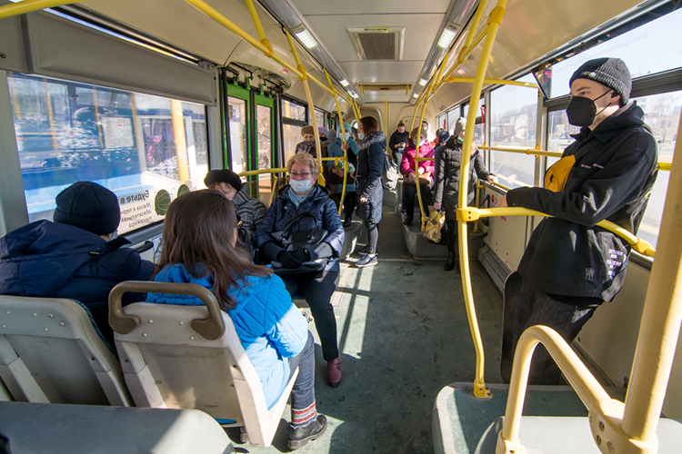 Стоимость одного километра поездки автобуса в Зеленодольске 130 рублей, в день автобус проезжает 250 км. Итого с одного автобуса должно получаться 32,5 тыс. рублей выручки в день