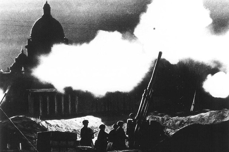 «Ленинград в это время спасал Москву, — держал вокруг себя немецкие дивизии»