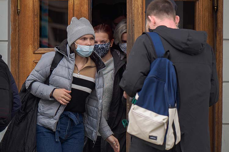 «Думают, они молодые, им ничего не будет»: вузы не спешат «куаризироваться» по совету Минниханова