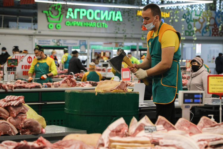 Говядина подорожала на 12,24% (390,53 рубля за кг), свинина — на 15,21% (275,04 рубля)