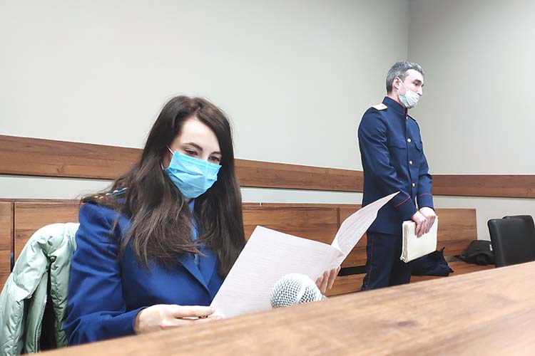 Представитель прокуратуры Татьяна Рудницкая поддержала следователя и просила отправить Фадеева в СИЗО