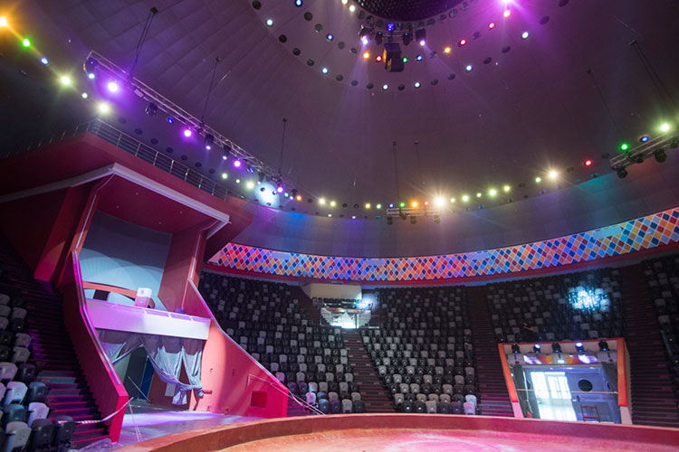 В Казанском цирке на 17.00 субботы запланировано представление «Звезды манежа» и судя по количеству проданных билетов, зал будет заполнен явно больше чем на 50%