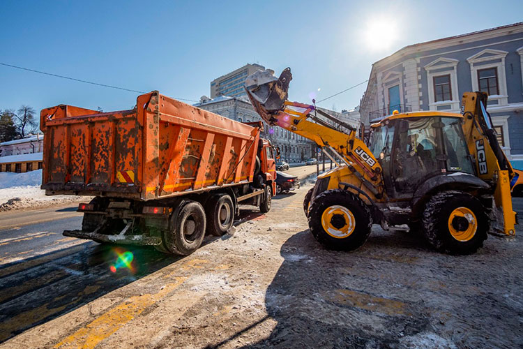 Для очистки улиц дорожные службы города подготовили 560 единиц зимней уборочной техники и запустили в тестовом режиме систему мониторинга уборки улично-дорожной сети «СитиСофт»