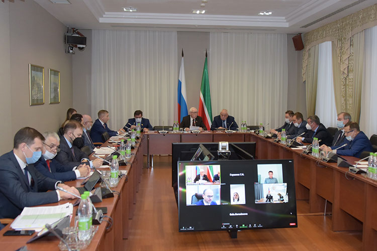 Главной темой заседания комитета Госсовета РТ по бюджету, налогам и финансам стал проект бюджета Татарстана на 2022 год — в парламенте идет обсуждение документа во втором чтении