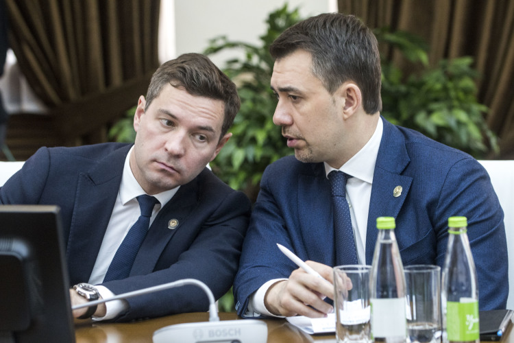 В 2018 году Владимир Леонов и Дамир Фаттахов заключили между собой джентльменское соглашение, что «Волга» достанется министерству молодежи, у спорта и без этого хватало объектов