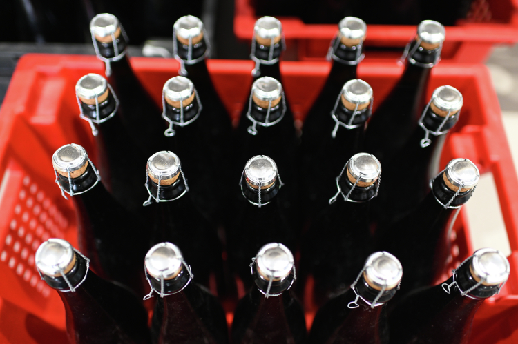 Следственный комитет арестовал 4 млн бутылок на складе «Премьера» — фактически, это вся алкогольная продукция компании