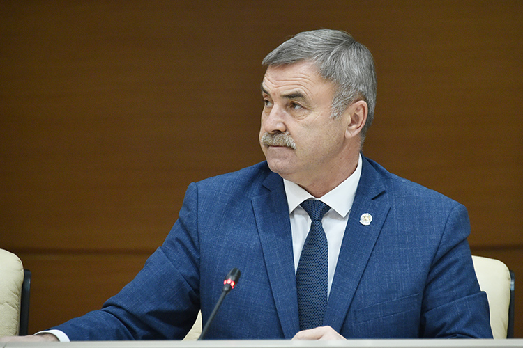 Ханифов рассказал, что всего в 2021 году на дорожные работы в Татарстане было потрачено 38,6 млрд рублей, по национальному проекту «Безопасные и качественные дороги» 12,1 млрд