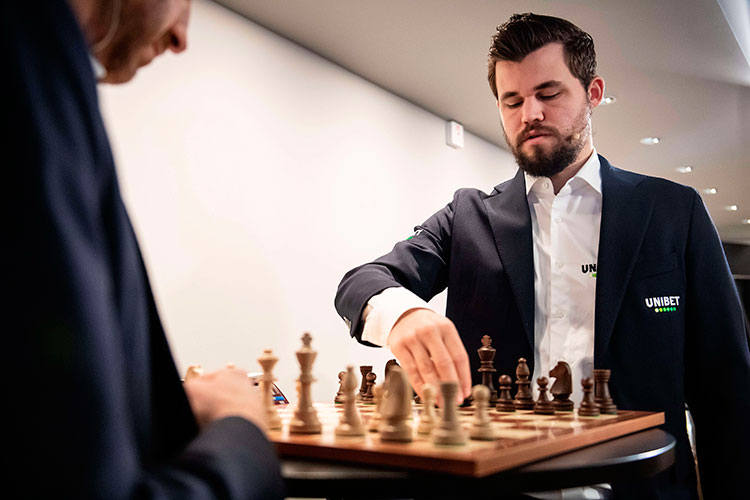 Именно Карлсен сегодня считается самым сильным, медийным, востребованным и обеспеченным шахматистом на планете