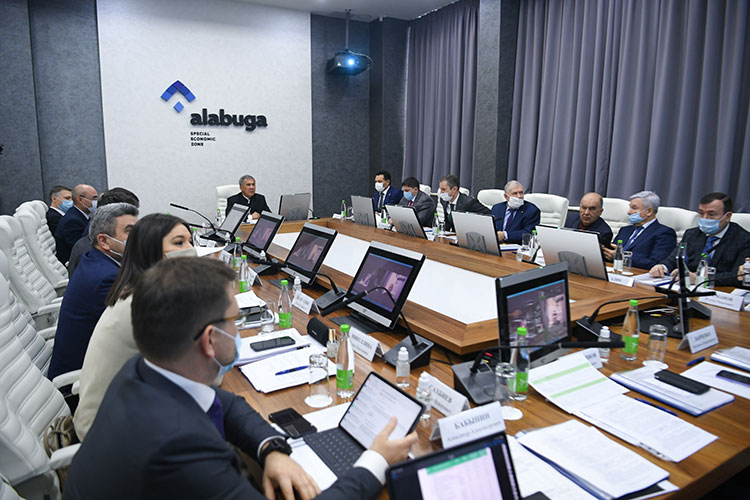 Наблюдательный совет ОЭЗ «Алабуга» под руководством Рустама Минниханова одобрил накануне проект строительства нового производства «Аммоний-2» в Менделеевском районе