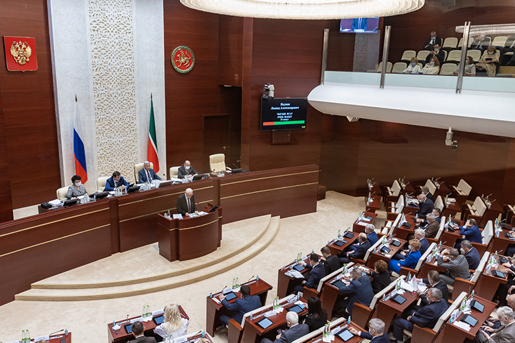 В четверг депутаты Госсовета РТ единогласно одобрили 18 поправок к резонансному законопроекту о публичной региональной власти