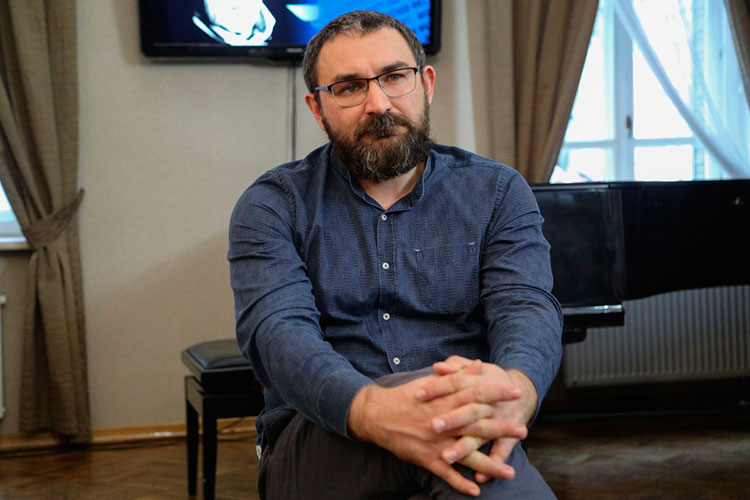 «Этот текст я писал 10 лет»: как в Москве презентовали пьесу о татарской деревне