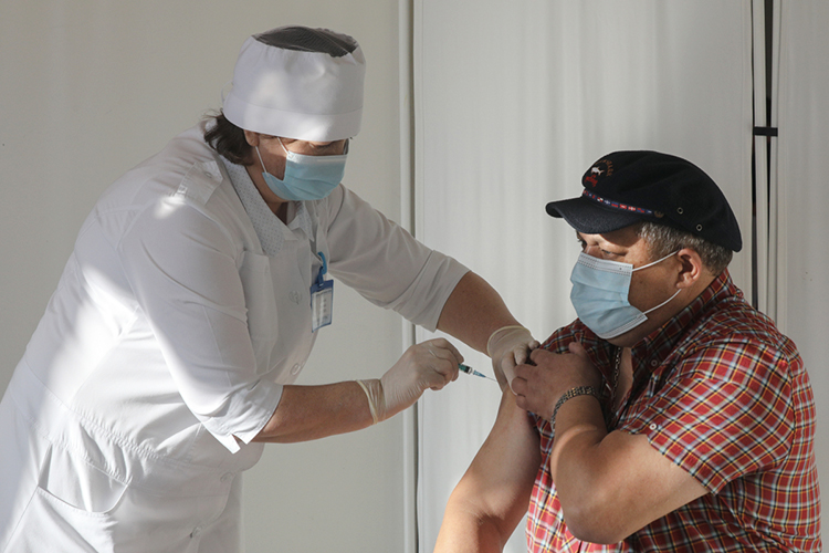 Низкие темпы вакцинации в Удмуртии не устраивают власти региона — привиты только 65% взрослых жителей