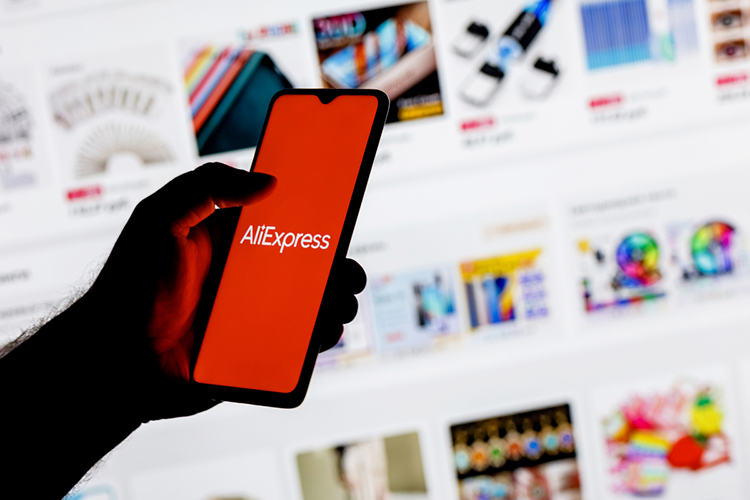В 2020 году россияне за сутки спустили на AliExpress 19,3 миллиарда рублей. Только за первый час распродажи покупатели приобрели товары почти на четыре миллиарда рублей