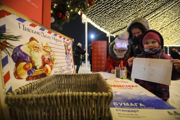 Власти Чебоксар отказались от открытия резиденции Деда Мороза на новогодние праздники и предложили рассказать волшебнику о мечтах и желаниях дистанционно