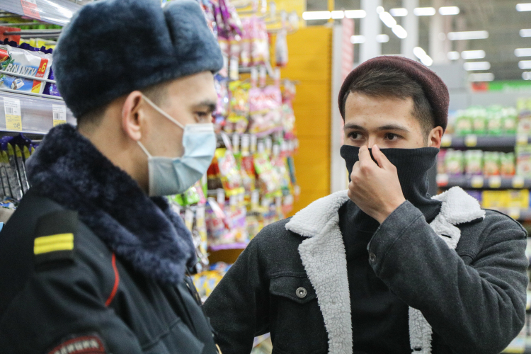 Улыбнитесь, вас штрафуют: начнут ли суды наказывать безмасочников по фото?
