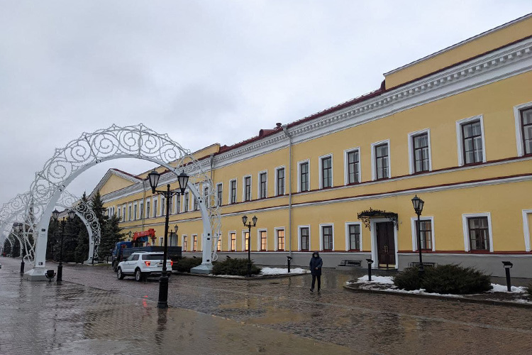 Открытием года стал запуск огромных площадей для национальной кухни на территории Казанского кремля. Кафе и рестораны открылись в здании «Присутственных мест»