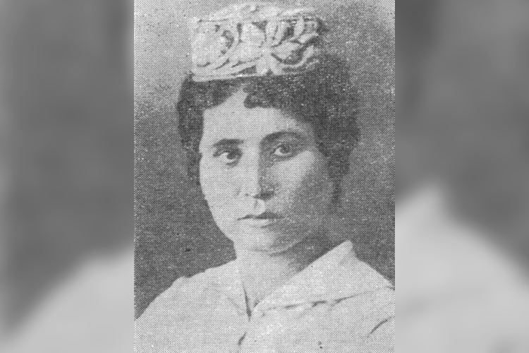 24 апреля 1917 года Абруй-ханум участвует в первом съезде татарских женщин. 25 июля 1917 года она делегат от Казани на состоявшемся здесь же II Всероссийском съезде мусульман